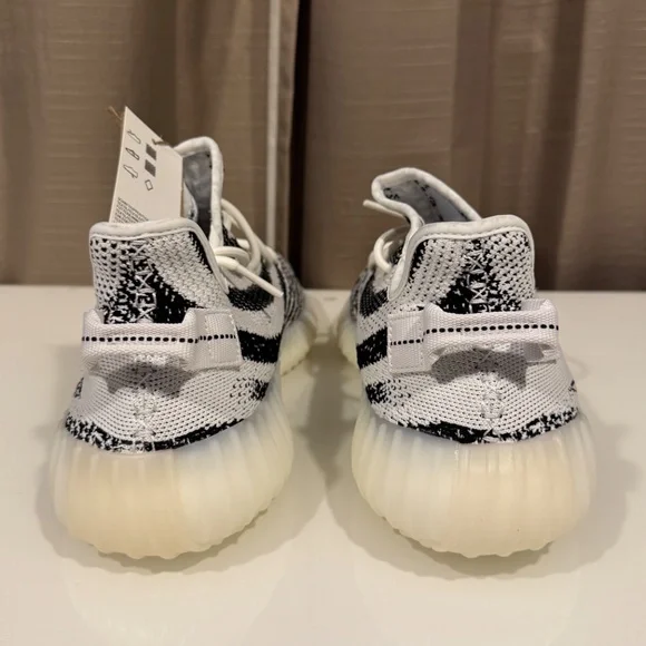 Adidas Yeezy Boost 350 V2 (Mens sz 11)